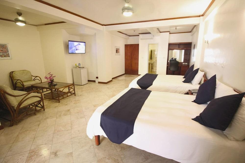 Mermaid Resort Puerto Galera Exterior photo
