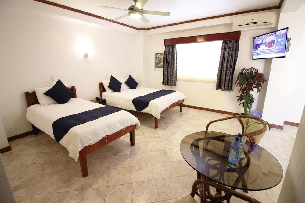 Mermaid Resort Puerto Galera Exterior photo